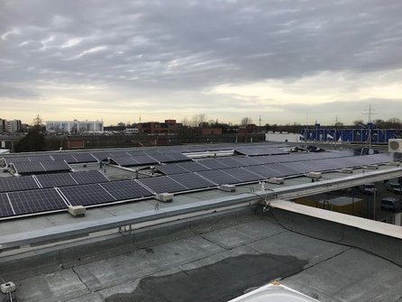Solaranlage auf dem Dach der Stadtwerke Ratingen 03