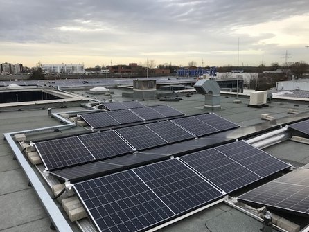 Solaranlage auf dem Dach der Stadtwerke Ratingen