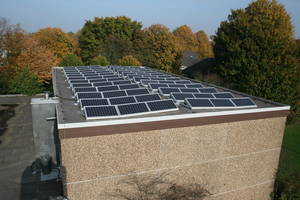 Solaranlage auf der Turnhalle der Gebrüder-Grimm-Schule
